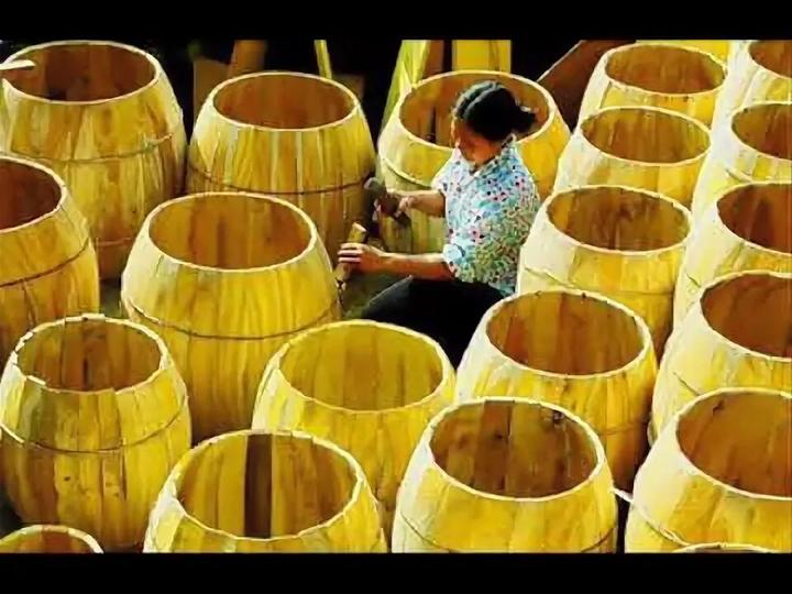 Trong một đoạn video diễn hài gần đây, Bi Béo- con trai của NSND, Cục trưởng
