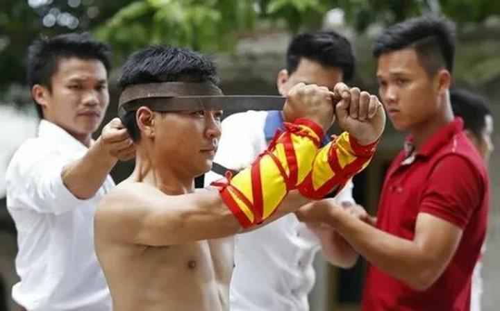 4 kiểu áo không thể thiếu - Cảm hứng video marketing từ Hotspot Matrix